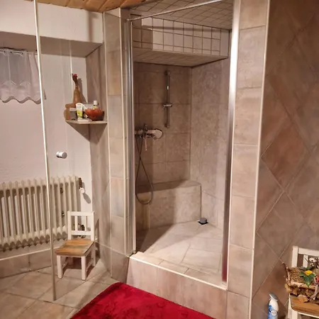 Gemuetliche Mit Kleiner Treppe Verbunden Und Dachterrasse *